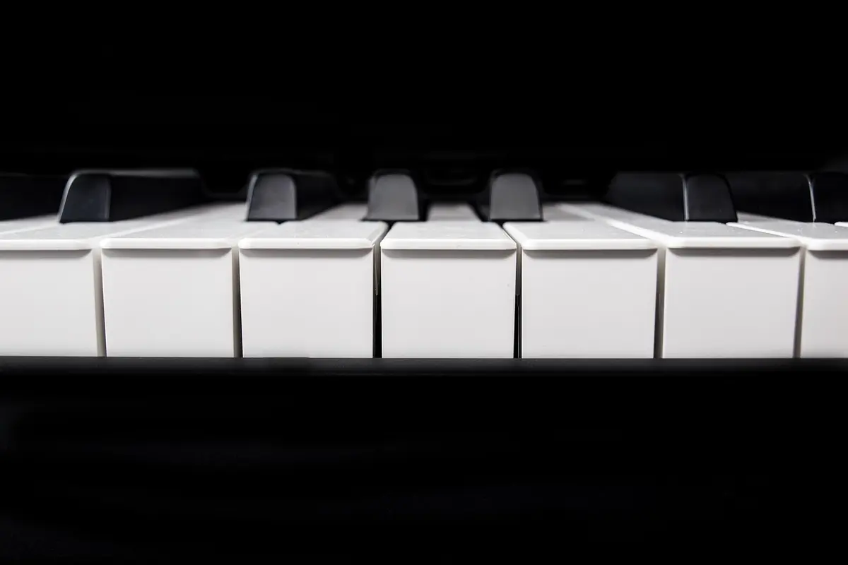 Melhores teclados musicais custo-benefício: Top 10 bons modelos para comprar